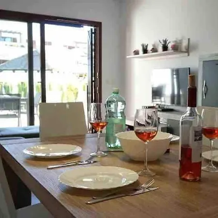 La Carolina Apartment *